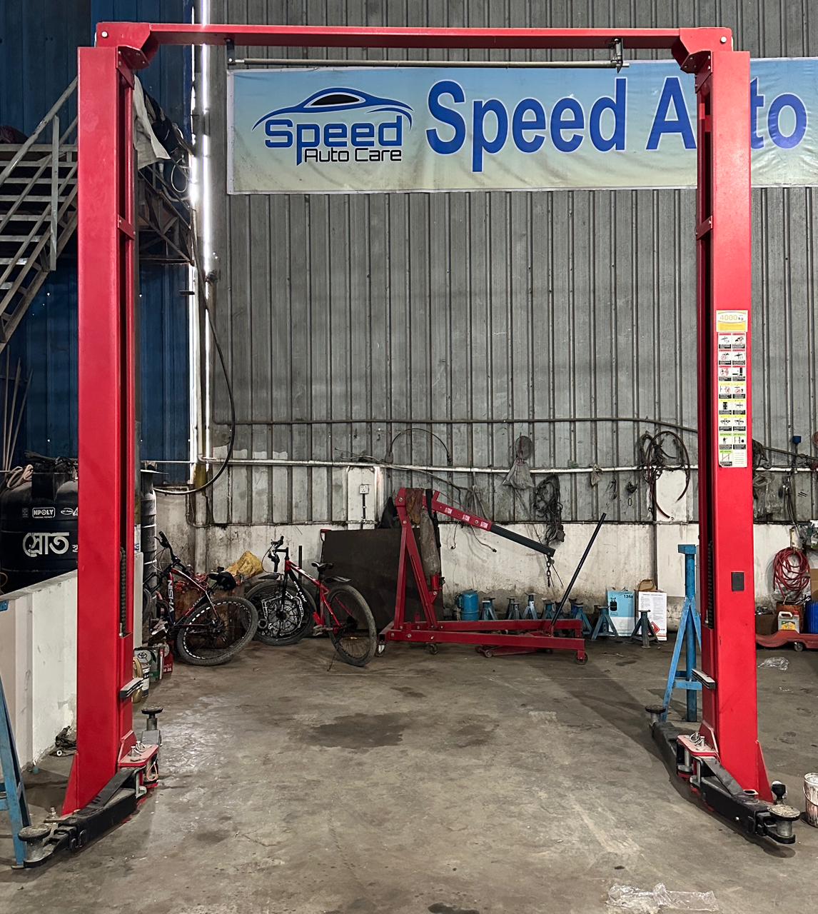 Single hydraulic lifter ready for the next vehicle